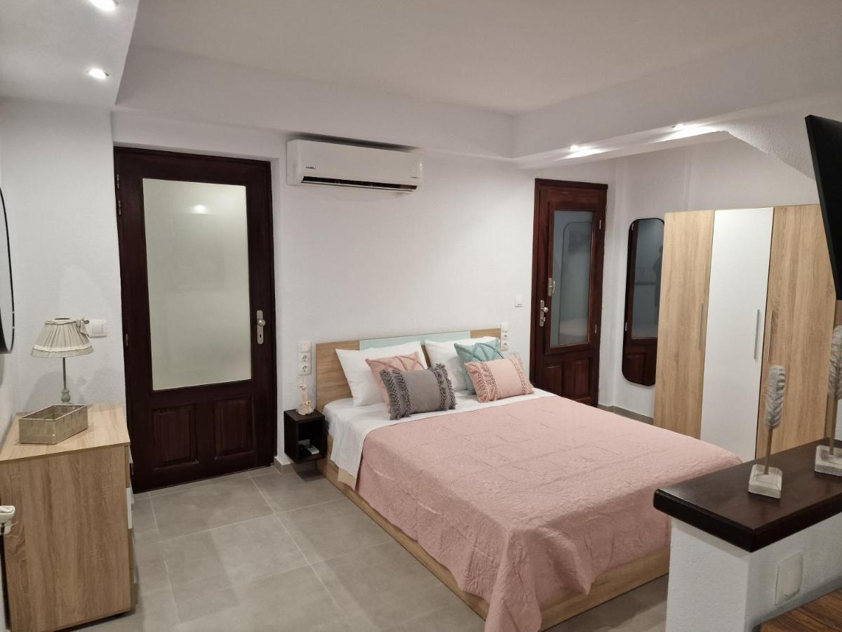Το Στενάκι Apartment Skiathos Town Bagian luar foto