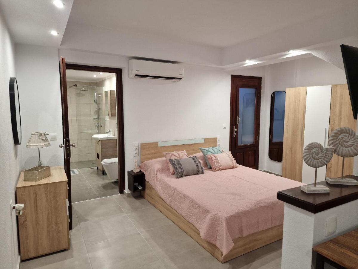 Το Στενάκι Apartment Skiathos Town Bagian luar foto