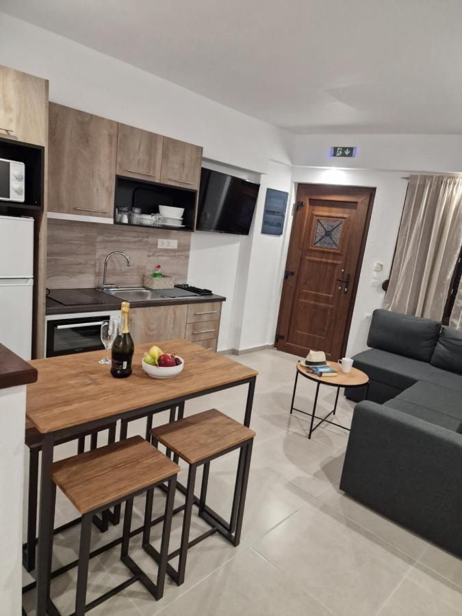 Το Στενάκι Apartment Skiathos Town Bagian luar foto