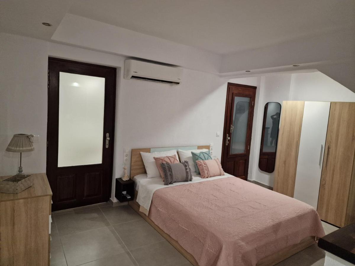 Το Στενάκι Apartment Skiathos Town Bagian luar foto