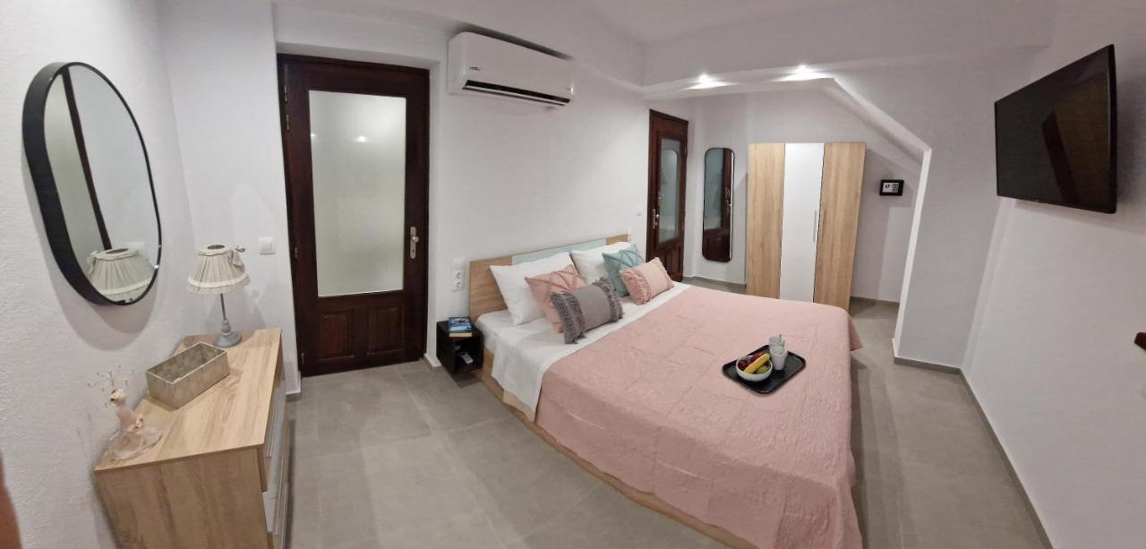 Το Στενάκι Apartment Skiathos Town Bagian luar foto