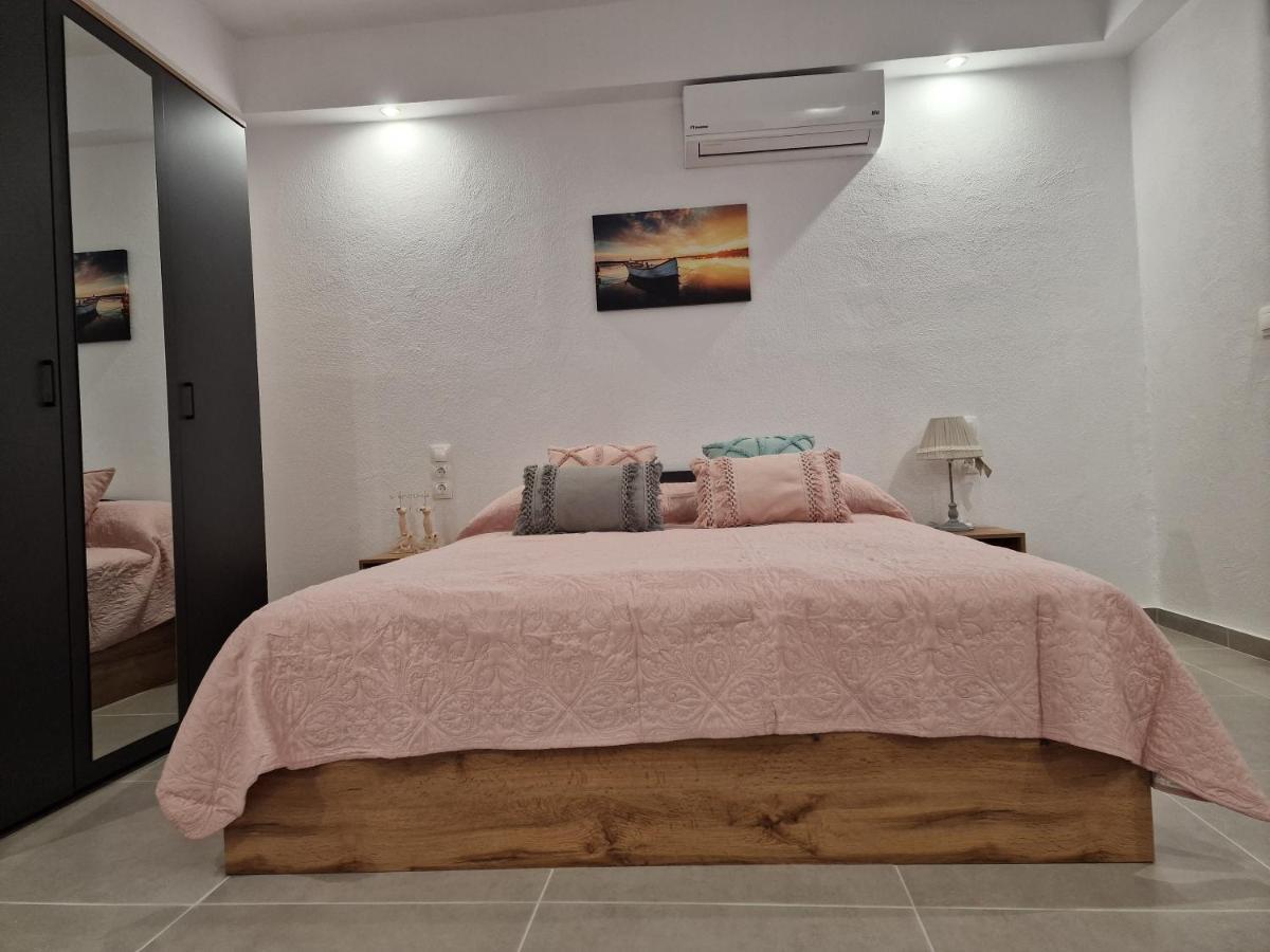 Το Στενάκι Apartment Skiathos Town Bagian luar foto