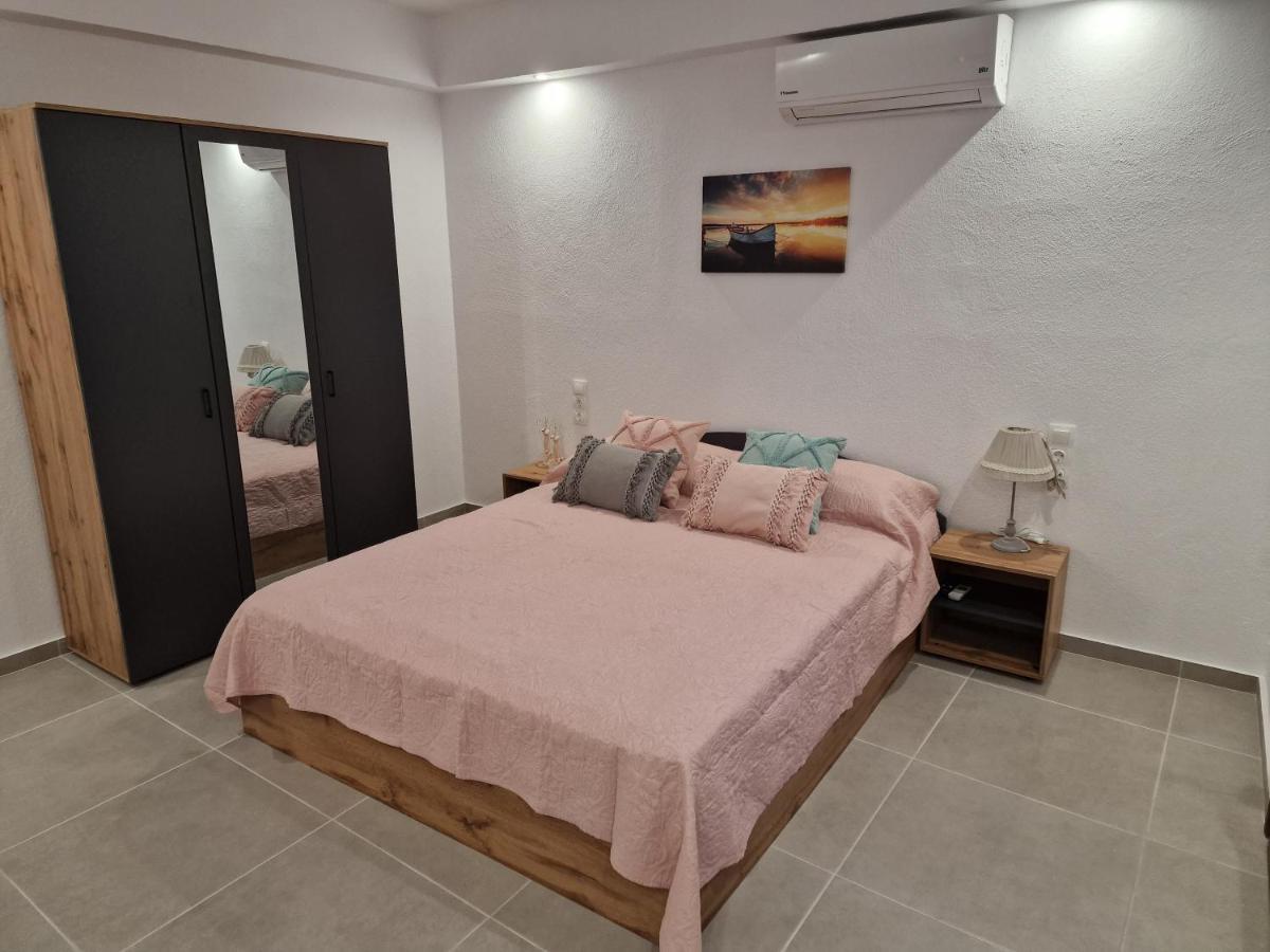 Το Στενάκι Apartment Skiathos Town Bagian luar foto