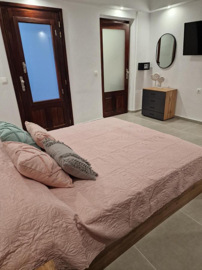 Το Στενάκι Apartment Skiathos Town Bagian luar foto