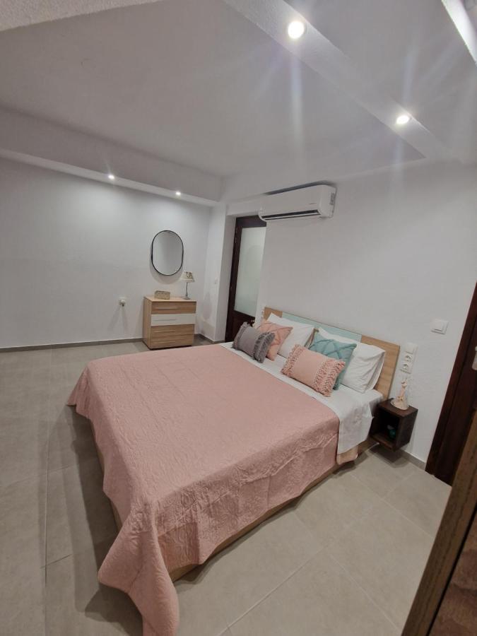 Το Στενάκι Apartment Skiathos Town Bagian luar foto
