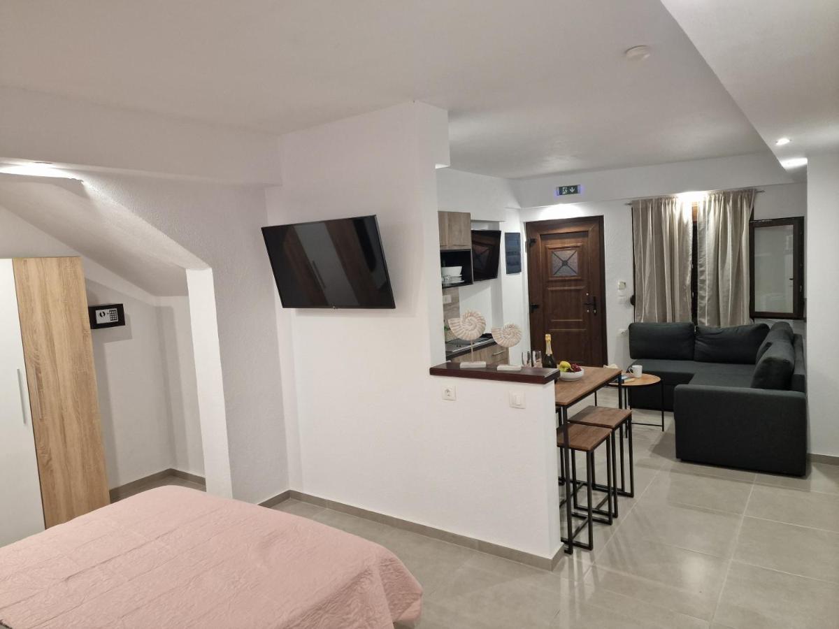 Το Στενάκι Apartment Skiathos Town Bagian luar foto