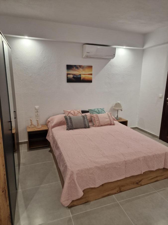 Το Στενάκι Apartment Skiathos Town Bagian luar foto
